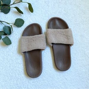 Unbranded | mauve faux fur slipper slides